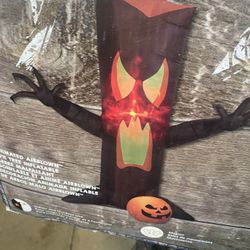 Animated Airblown Evil Tree