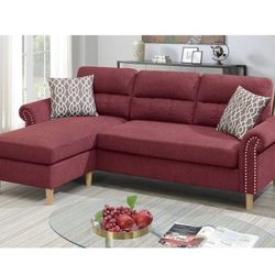 Brand New Sectional Sofa With 2 Beautiful Accent pillows 