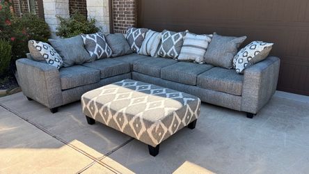 Stunning Sectional with Oversized Ottoman! Excellent condition! Clean, Comfortable and Sturdy!