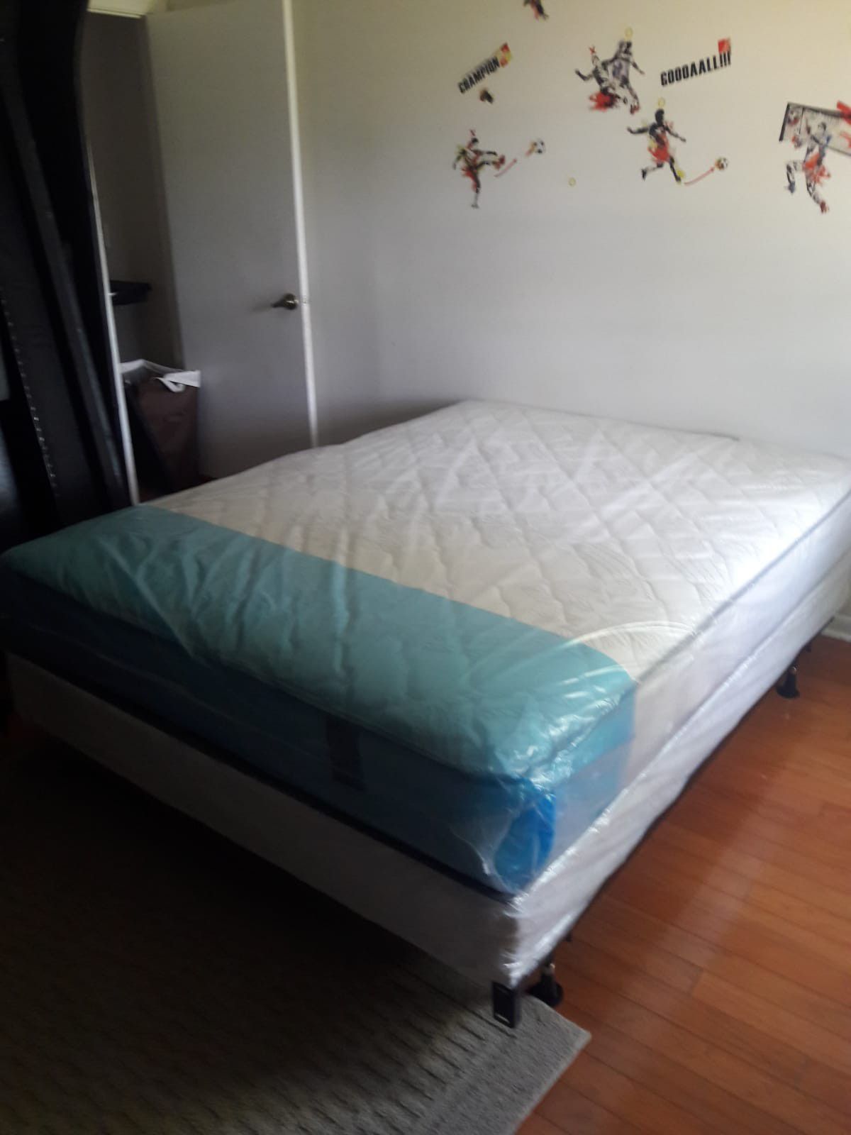 NEW QUEEN MATTRESS AND BOX SPRING. FREE DELIVERY