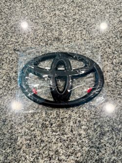 Toyota Tundra Emblem Overlay