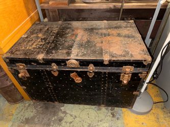 Nesting Steamer Trunks on Wheels