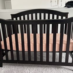 Babys r US Crib (Free mattress included)