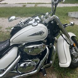 Suzuki ValusiA 800