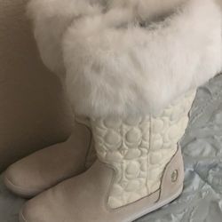 Gorgeous White Fur COACH “Talen” Boots! Perfect For Christmas!