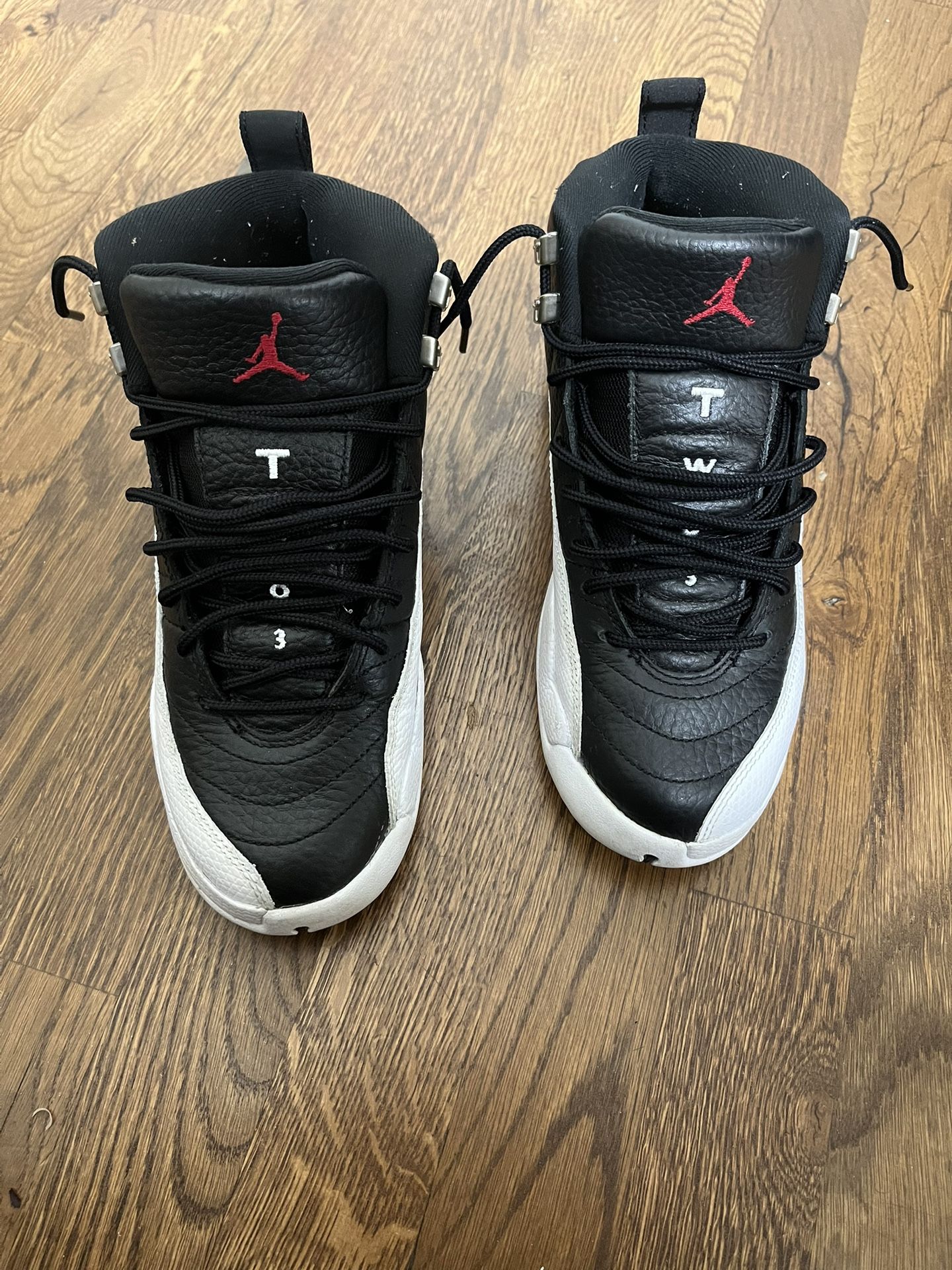 Jordan 12 ‘playoffs’ , boys size 4.5