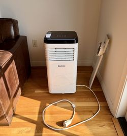 Portable A/C Air Conditioning w window mount exhaust, remote AC