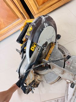 DEWALT Sierra ingletadora compuesta deslizante, 12 pulgadas (DWS779)