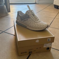 MK Woman Shoes 