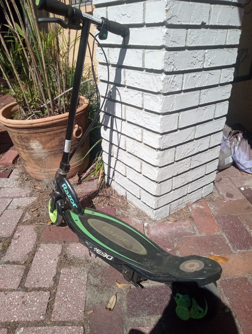 Razor 90 Motor Scooter