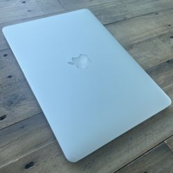 MacBook Pro (Retina, 13-inch, early 2015) Silver