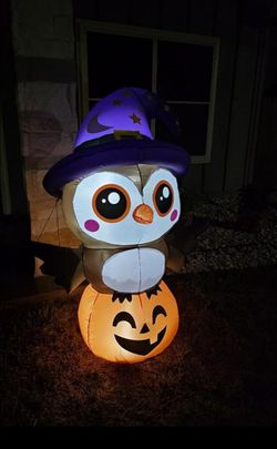 Penguin pumpkin inflatable