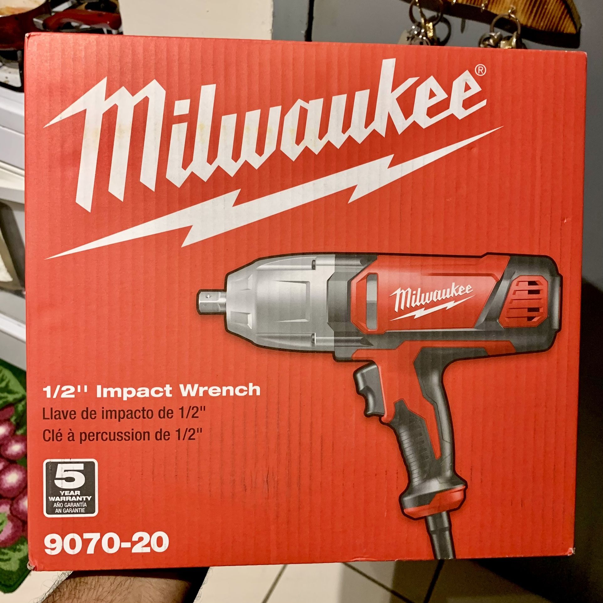 Milwaukee 1/2 in. impact wrench with rocker switch and detent pin