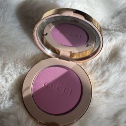 Gucci Beauty Powder Blush – Soft Pink Shade 🩷
