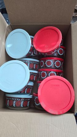 Pyrex 4cup bowls with lids