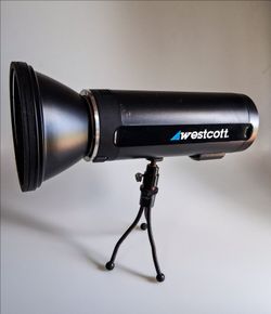Fj Westcott FJ200 studio flash