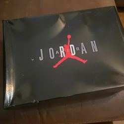 Air Jordan 11 Retro Low x Concord Bred