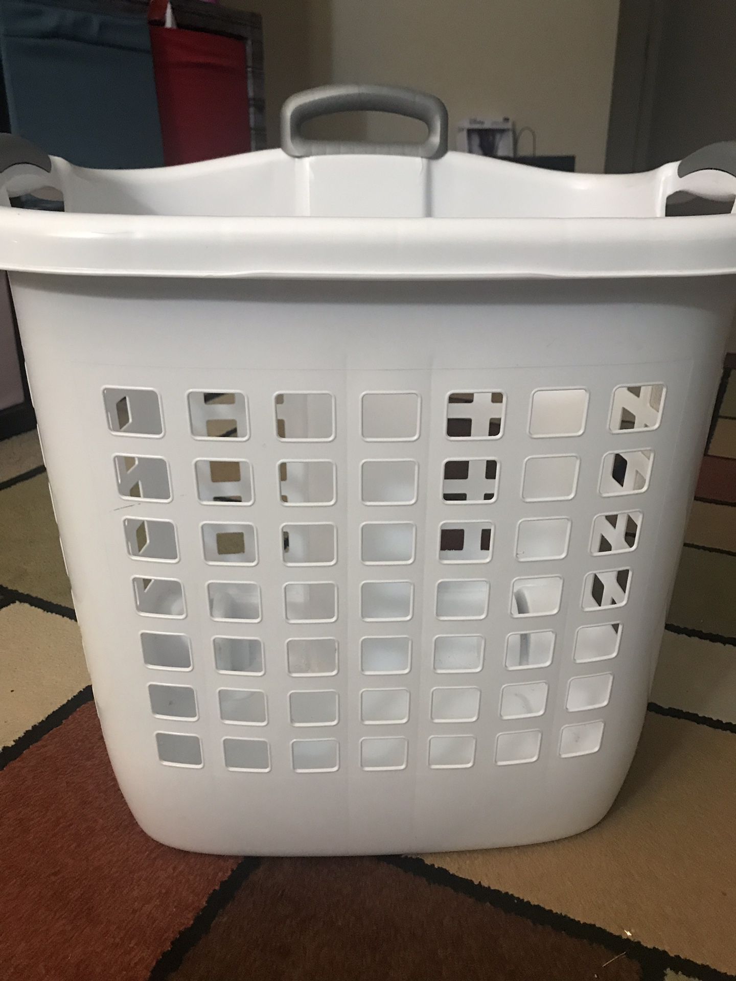 Laundry basket with wheels
