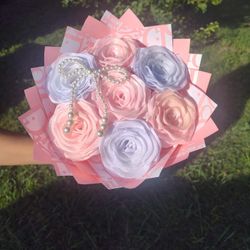 Ramo De Liston Muy Bonito Para Cualquier Ocasión Mándeme Mensaje Si Tiene Preguntas Aga Su Pedido Ahora