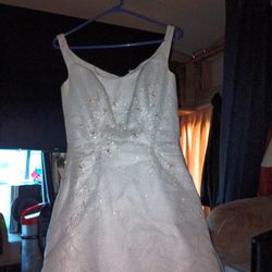 New Wedding Dress XL Never Worn