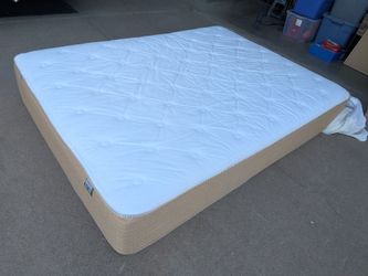 Like New 12" Thick Queen Size Mattress