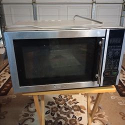 1000w Magic Chef Countertop Microwave – Works Great
