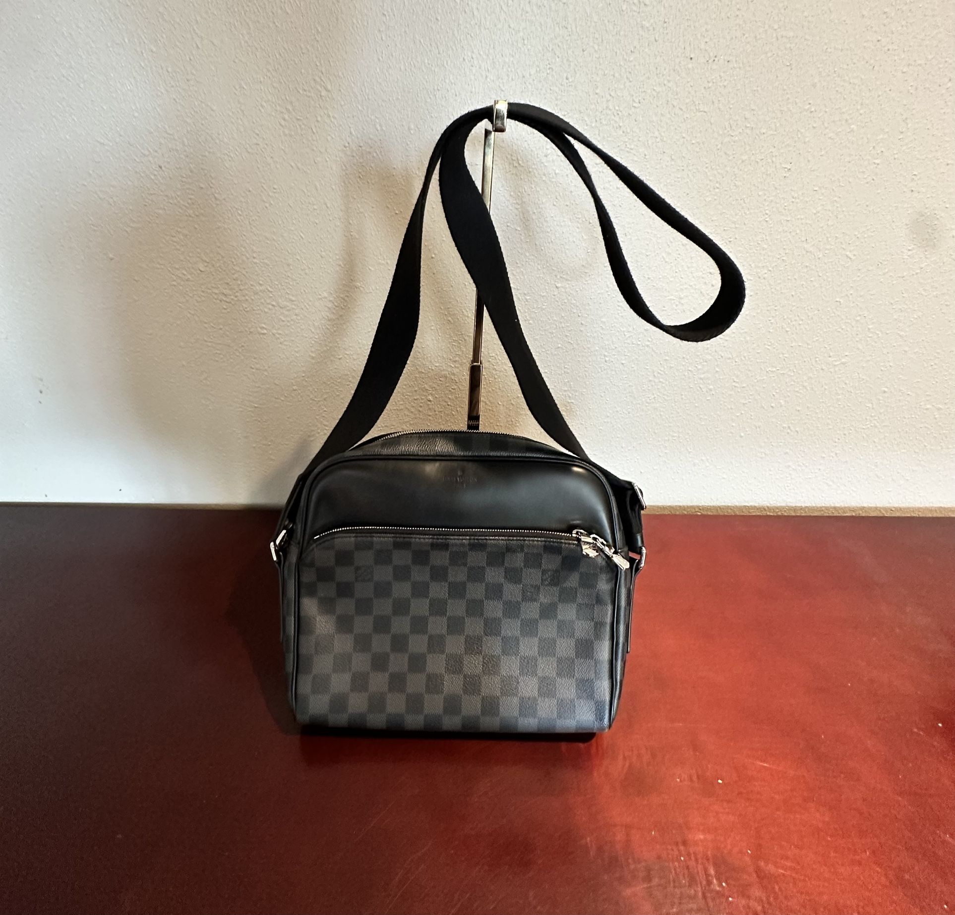 Louis Vuitton 100 authentic Bag