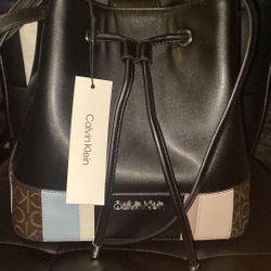 Calvin Klein Women's Gabrianna Novelty Bucket Shoulder Bag