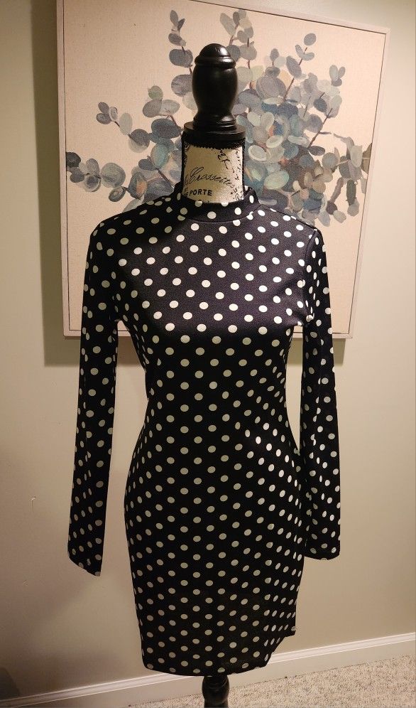polka dots dress,size medium,stretchy