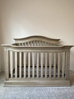Baby Cache Montana 4 in 1 Convertible Crib Driftwood for Sale in Windermere FL OfferUp