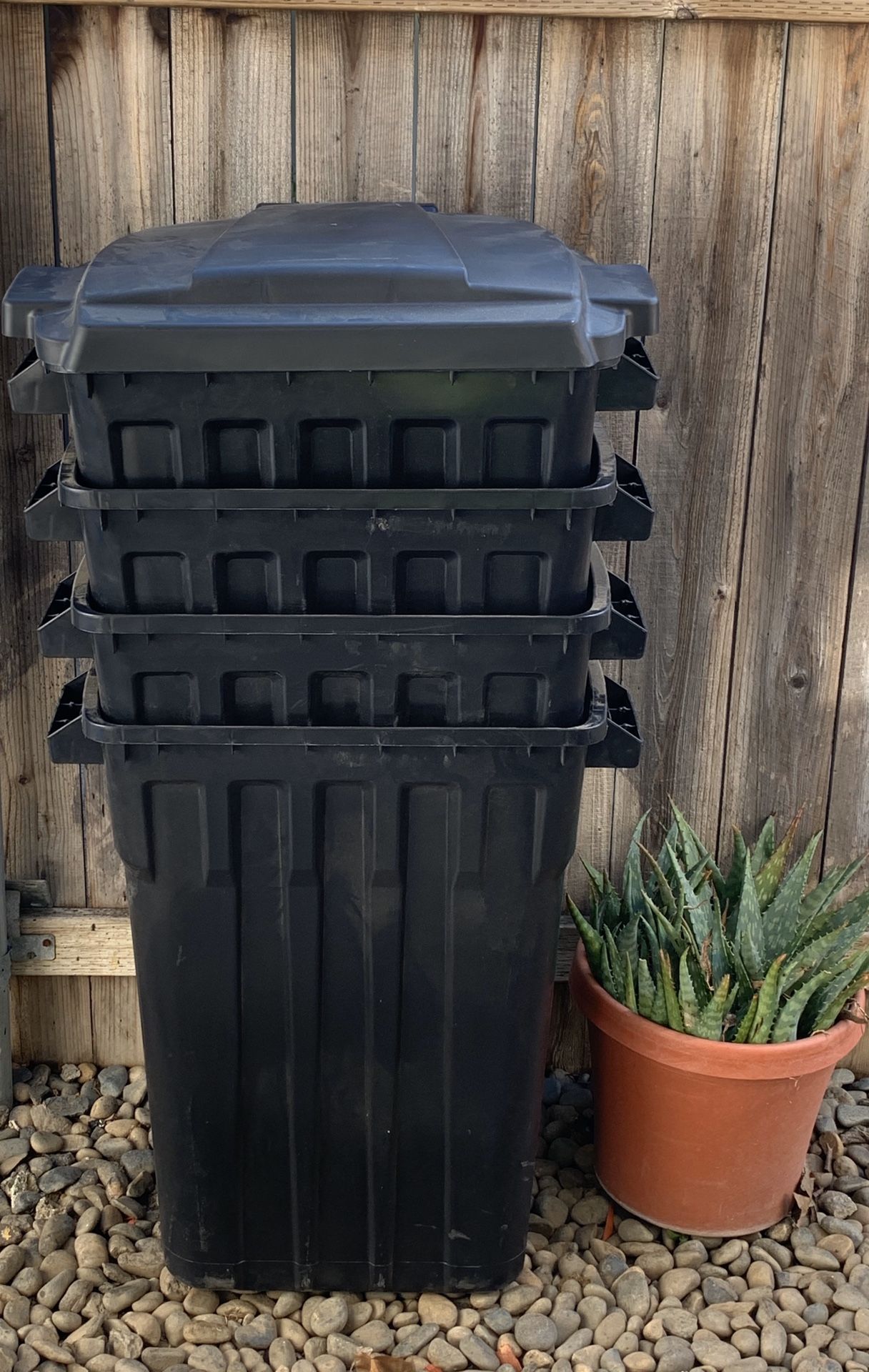 32 Gallon Trash Containers With Lid and Wheels