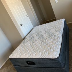 FULL BEAUTYREST MATTRESS AND FREE BOX SPRING
