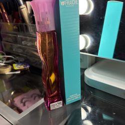 Paradoxe Prada (Lee Description)