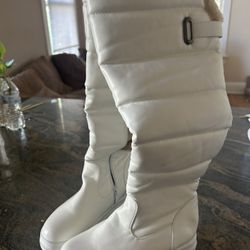 New Plush White Zip Up Boots 