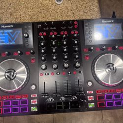 Nuwmark NV 4 Channel Serato Dj Controller W/ Beats Headphones 