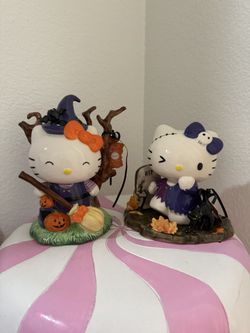 HELLO KITTY HALLOWEEN STATUES
