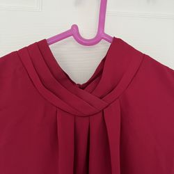 Red pleated blouse with buttons on the back, sleeveless