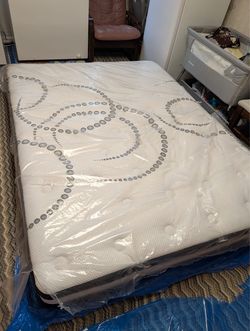 🛏️ Queen Size Innerspring Mattress – $100 OBO