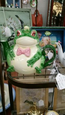 Ceramic frog tea pot