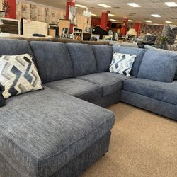 95302… 3 Pc. Sectional 