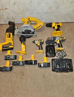 DeWalt Tool Set w/ Batteries and Bag