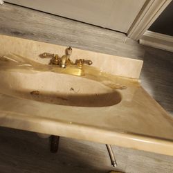 Vanity Top /with Gold Faucets