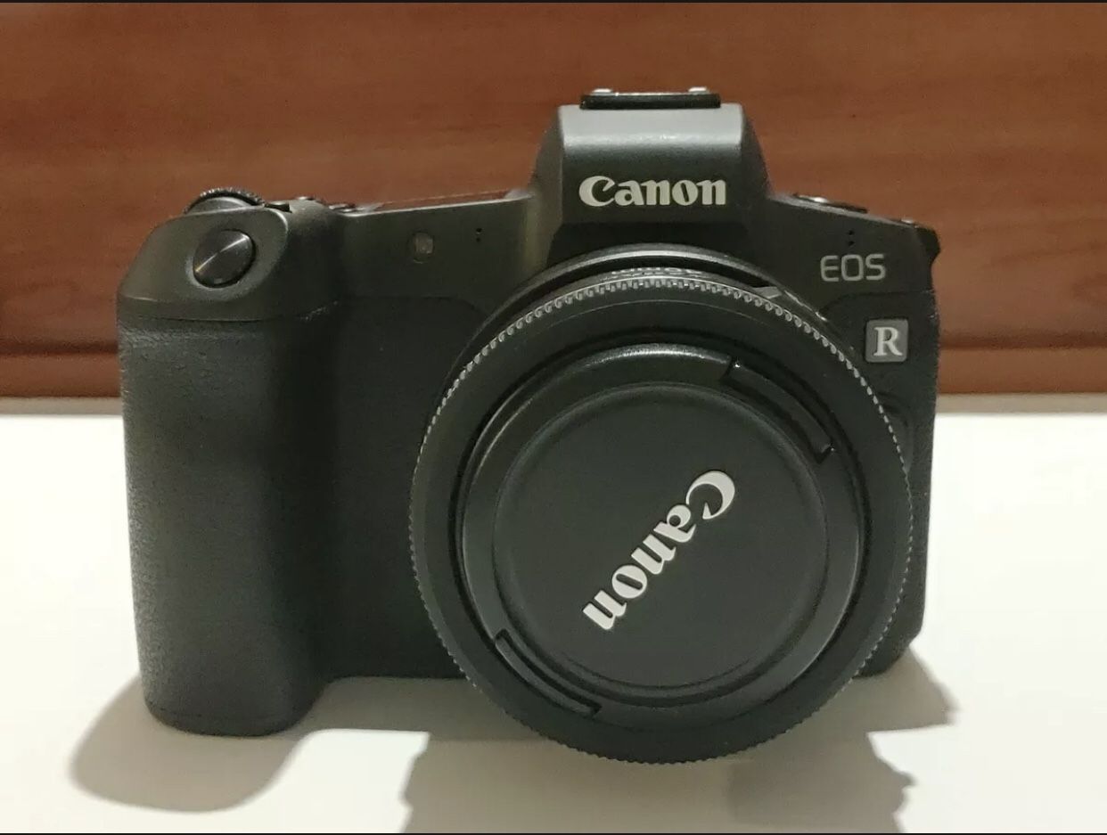 Canon EOS R 30.3MP Digital Camera Body - Extra Battery -Low shutter count -NMint, The Camera Is In Good Condition ,Selling It Because Of An Emergency