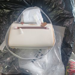 COACH HANDBAG (NEW)