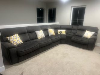 Living Room Sectional Sofa – Excellent Condition ($1250)