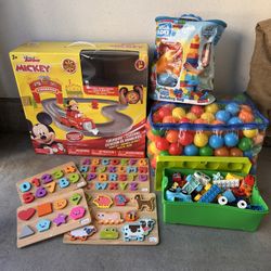 Kids Toys (puzzle, Legos, Blocks)  Mickey Firehouse 