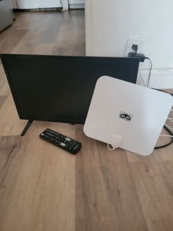 19" Insignia TV with Antenna