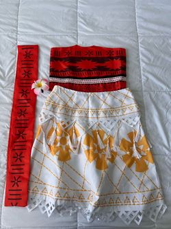 Women’s Moana costume size medium