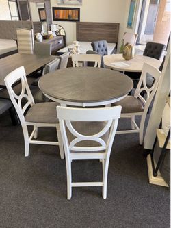Dining table with 4 stools