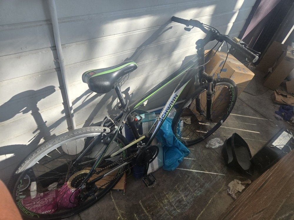 SCHWINN MOUNTAIN BIKE